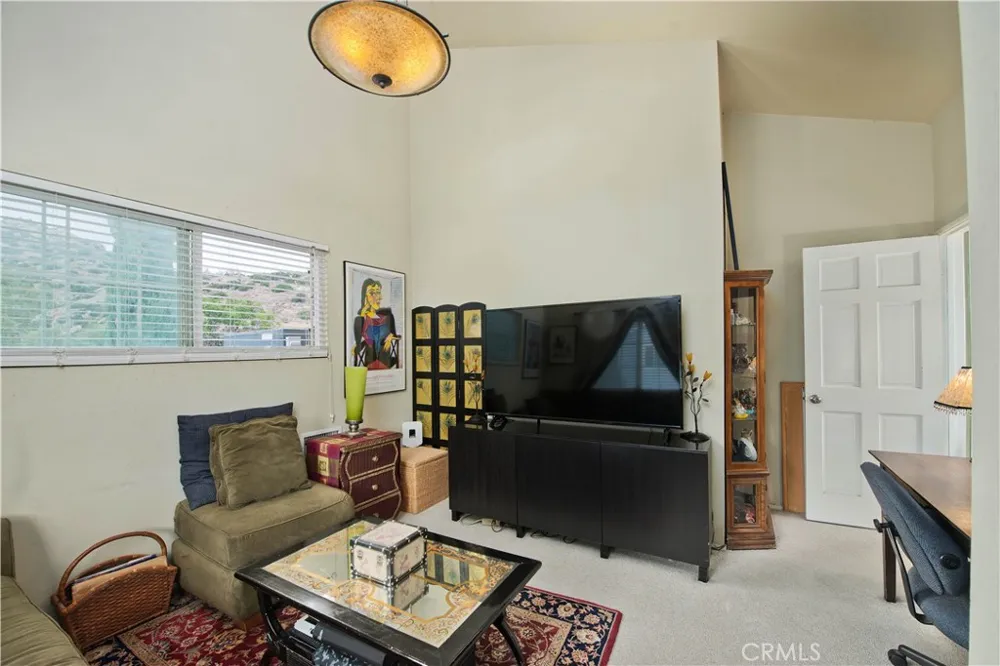 9516 Dennis Chatsworth, CA 91311