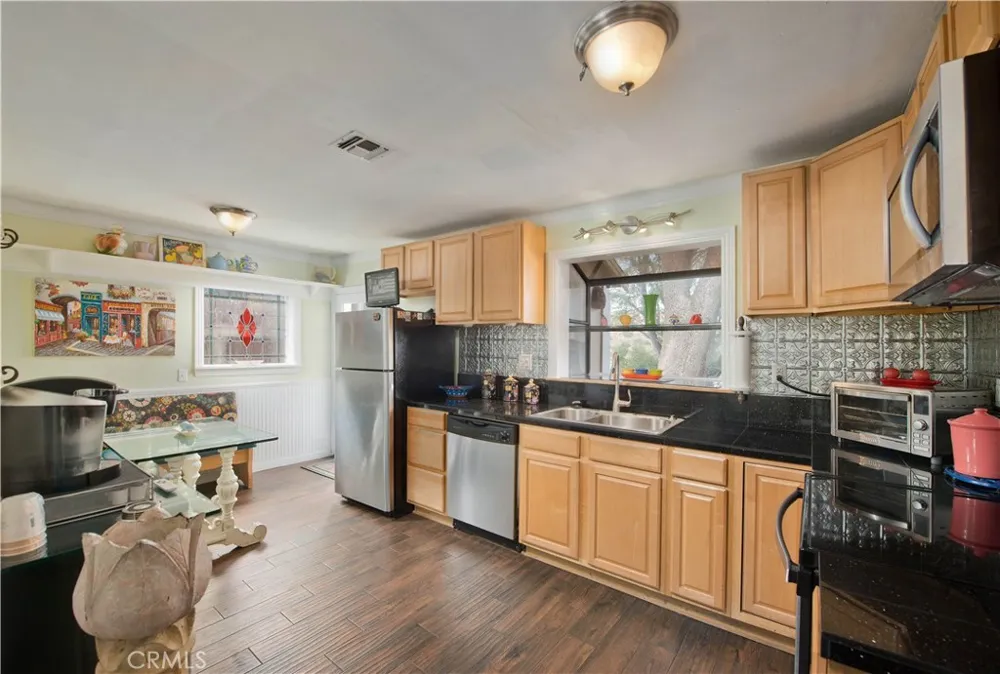9516 Dennis Chatsworth, CA 91311