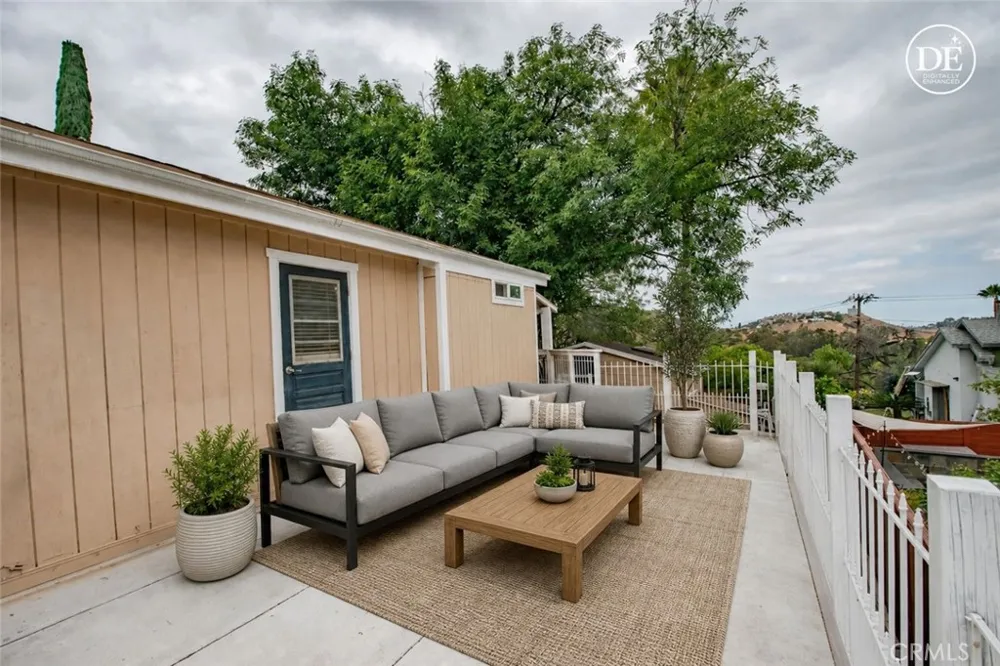 9516 Dennis Chatsworth, CA 91311