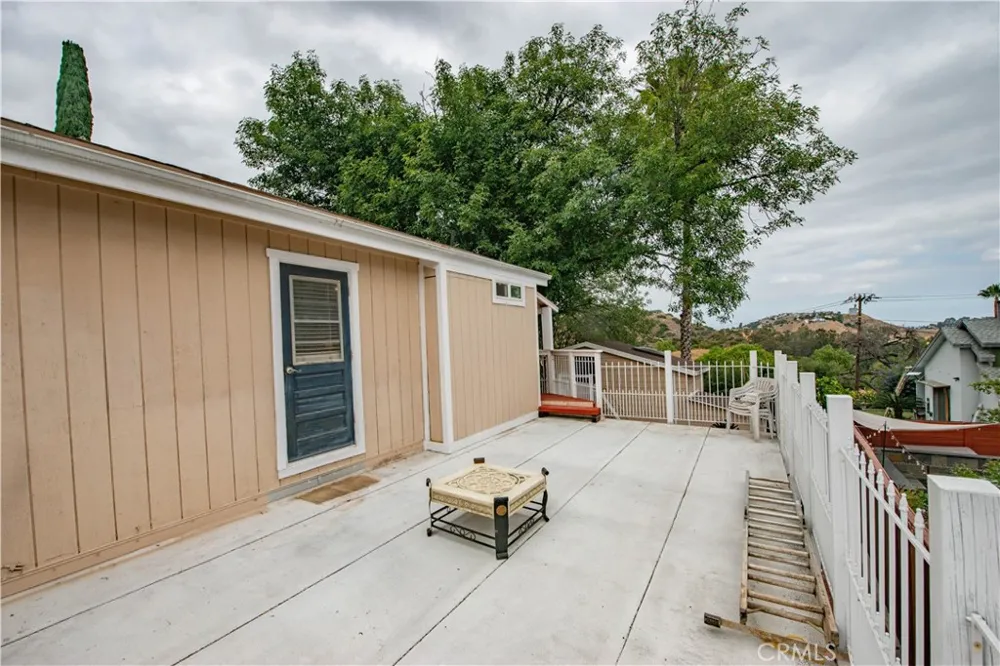 9516 Dennis Chatsworth, CA 91311