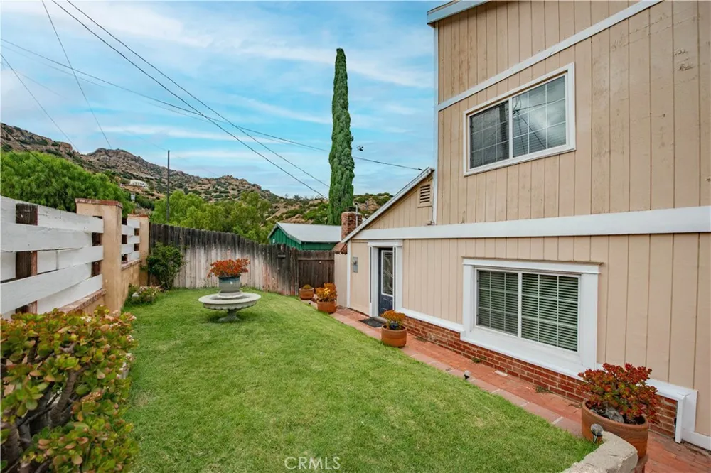 9516 Dennis Chatsworth, CA 91311