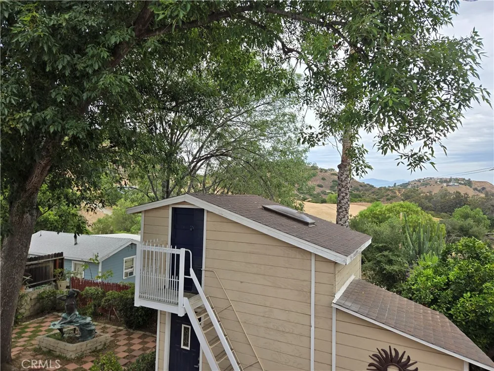 9516 Dennis Chatsworth, CA 91311