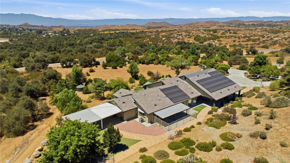 17641 Santa Rosa Mine Road Lake Mathews, CA 92570