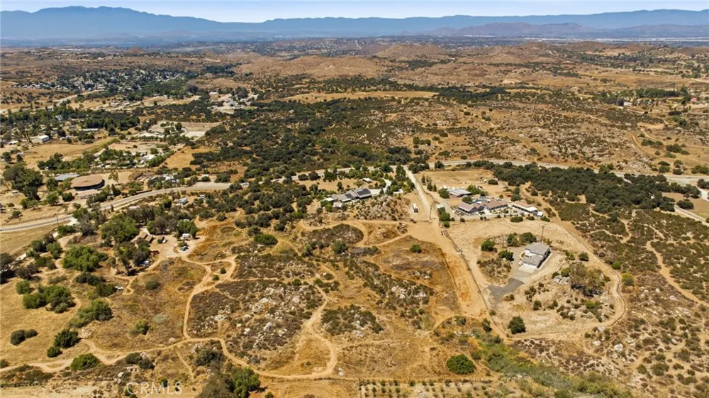 17641 Santa Rosa Mine Road Lake Mathews, CA 92570