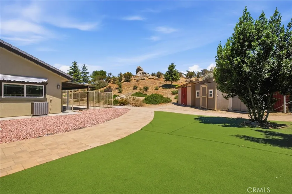 17641 Santa Rosa Mine Road Lake Mathews, CA 92570