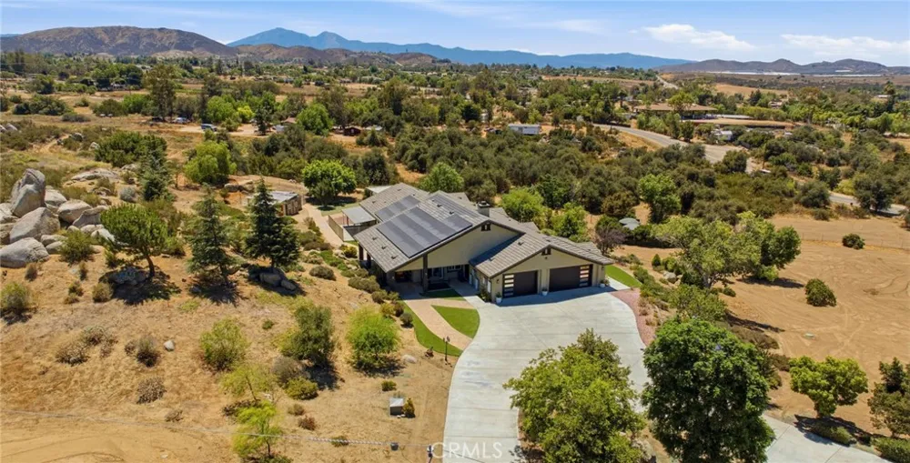 17641 Santa Rosa Mine Road Lake Mathews, CA 92570