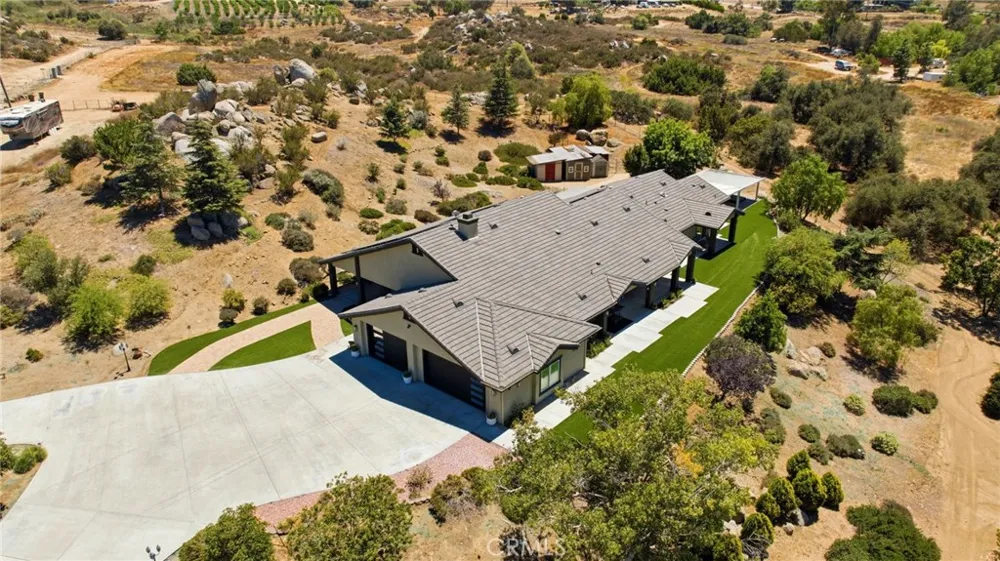 17641 Santa Rosa Mine Road Lake Mathews, CA 92570