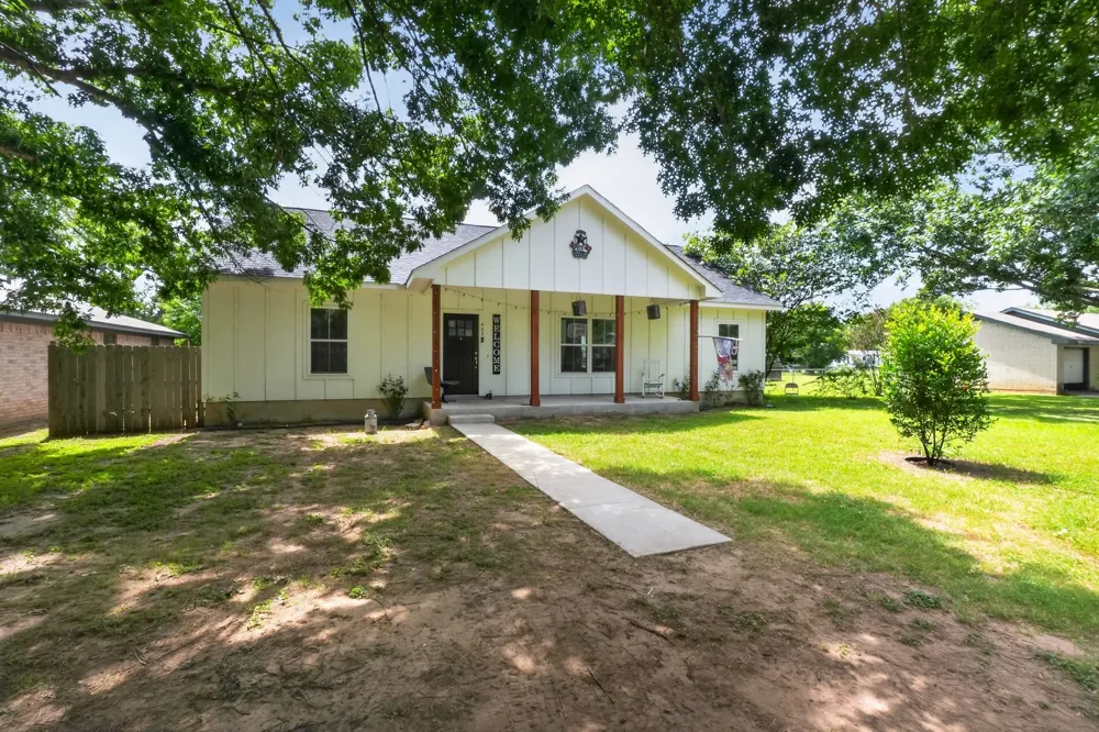 403 Lynch Street Smithville, TX 78957