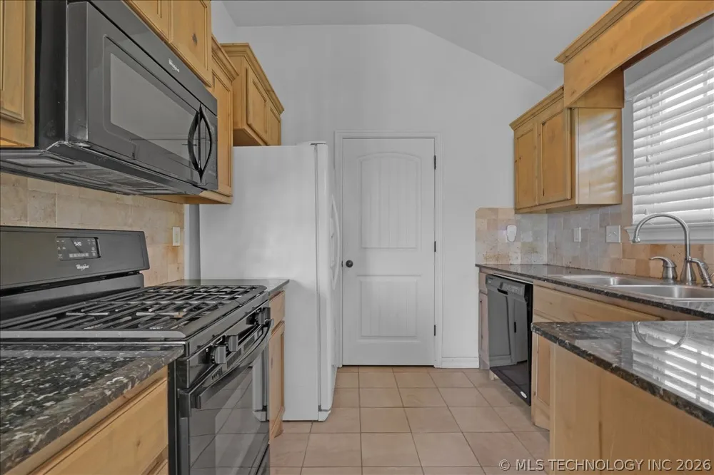 1110 E 146th Court S Glenpool, OK 74033