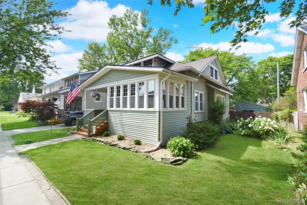 34 Moser Place Mt Clemens City, MI 48043