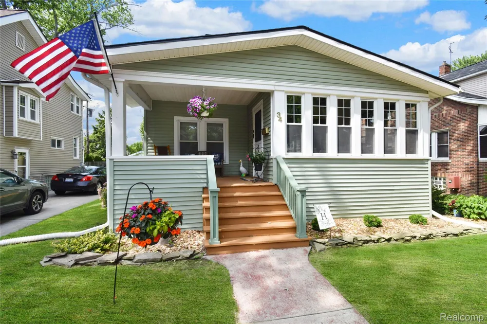 34 Moser Place Mt Clemens City, MI 48043
