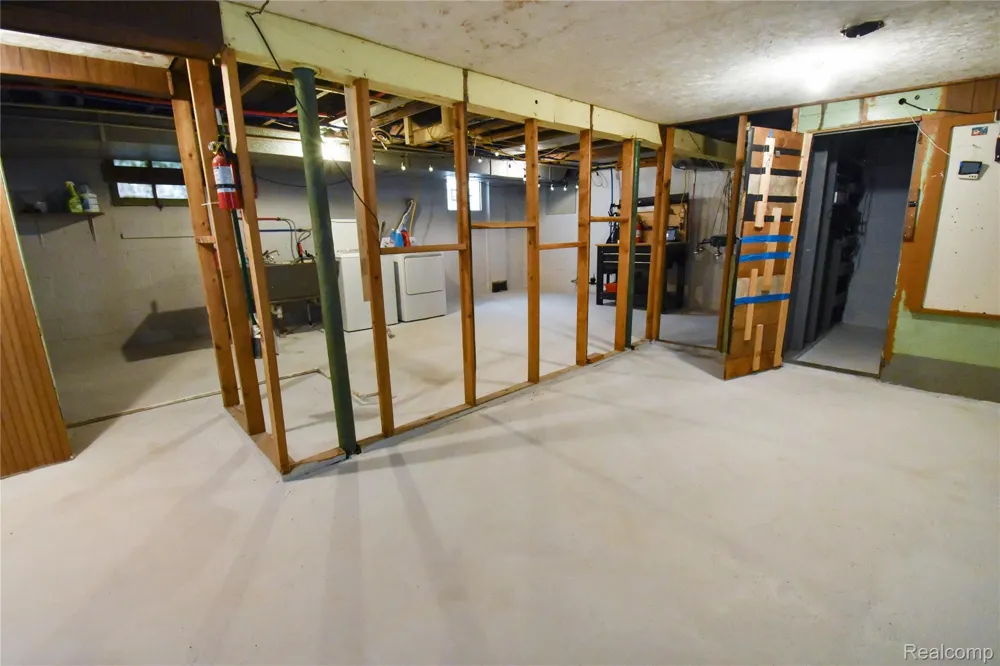 34 Moser Place Mt Clemens City, MI 48043