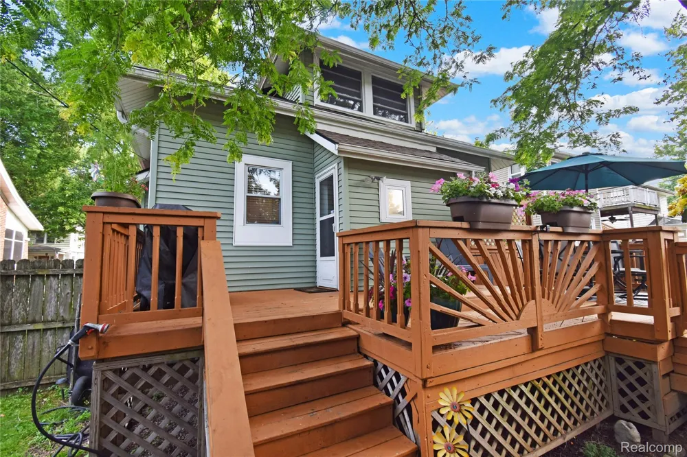 34 Moser Place Mt Clemens City, MI 48043