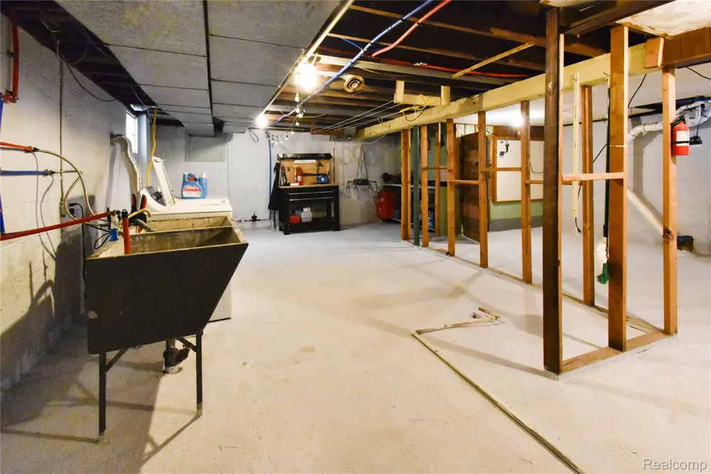 34 Moser Place Mt Clemens City, MI 48043