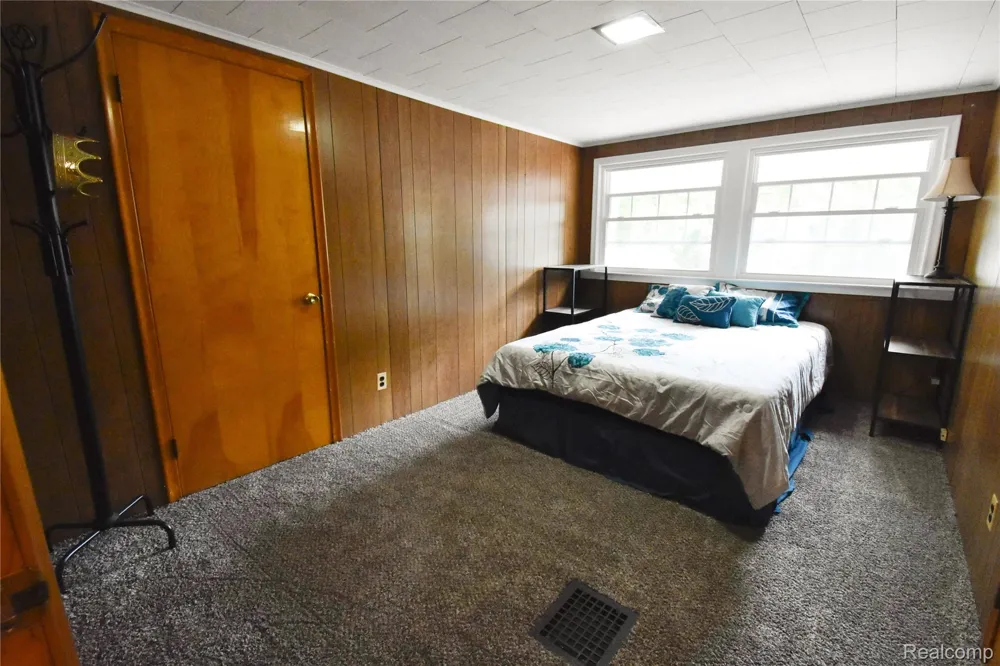 34 Moser Place Mt Clemens City, MI 48043