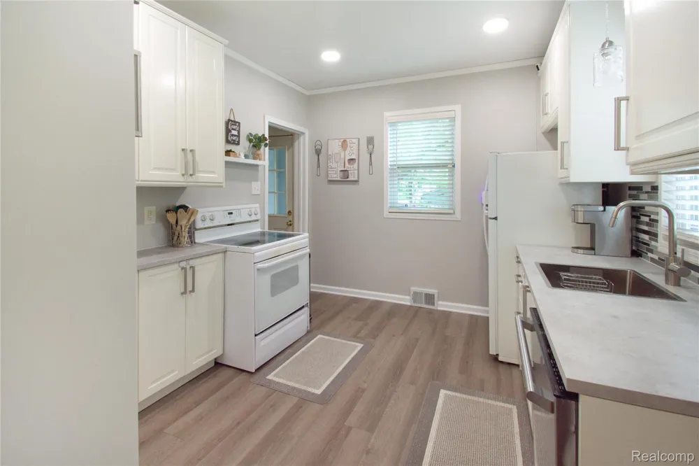 34 Moser Place Mt Clemens City, MI 48043