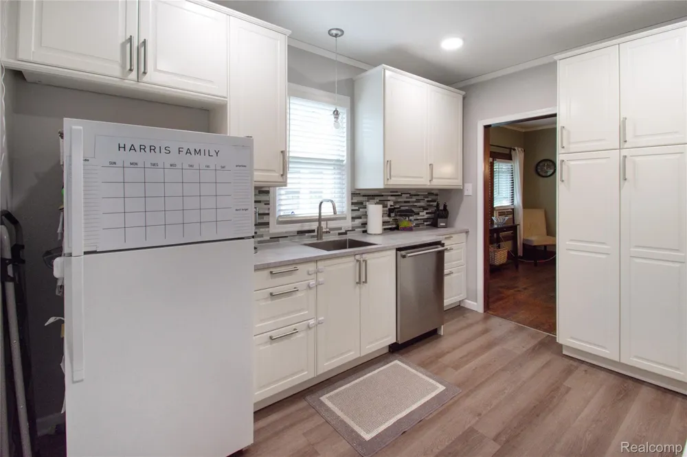 34 Moser Place Mt Clemens City, MI 48043