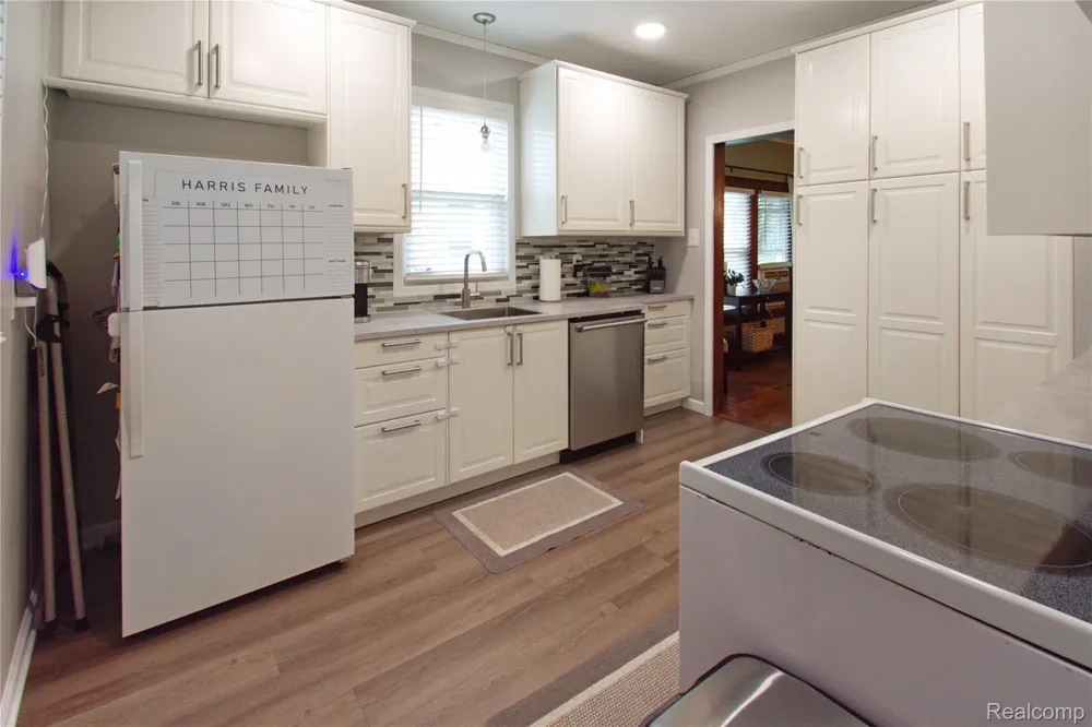 34 Moser Place Mt Clemens City, MI 48043