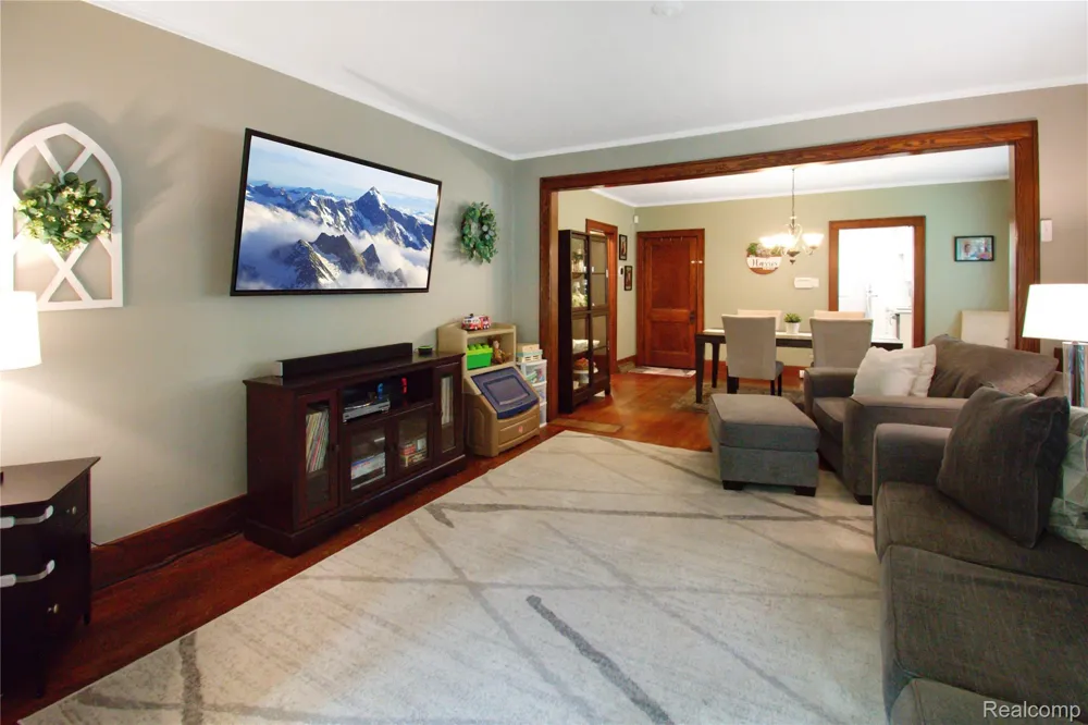 34 Moser Place Mt Clemens City, MI 48043