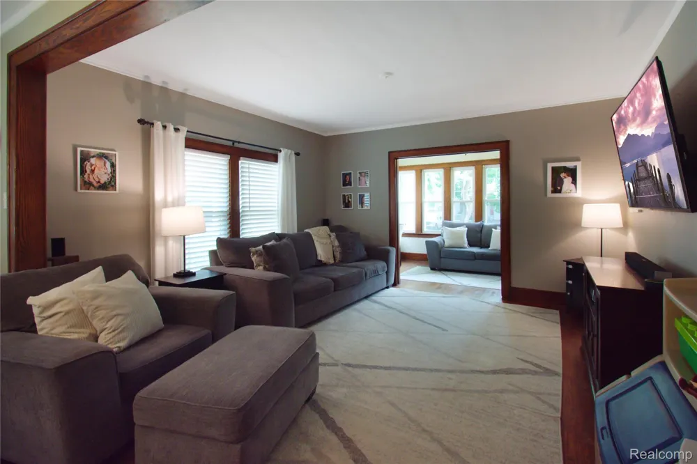 34 Moser Place Mt Clemens City, MI 48043