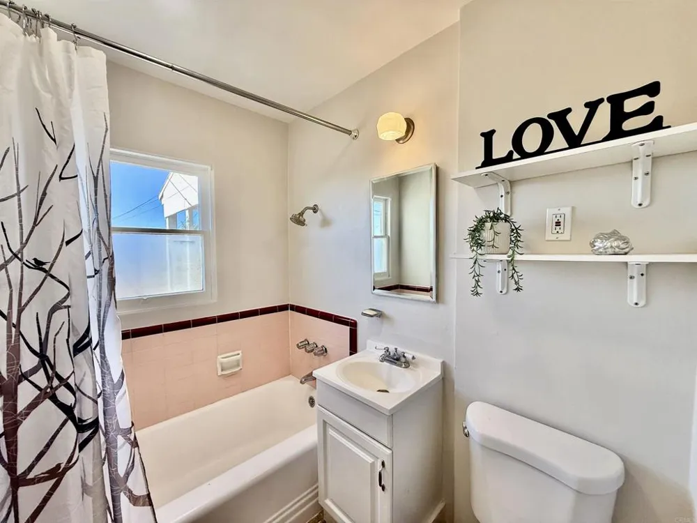 7292 West Point Avenue La Mesa, CA 91942