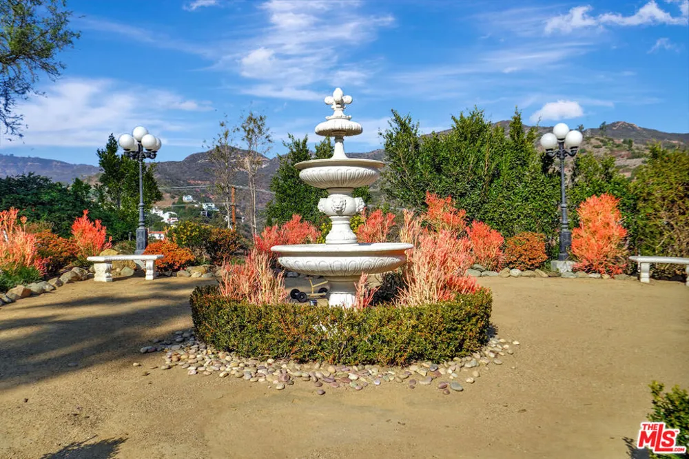 27425 Calicut Road Malibu, CA 90265