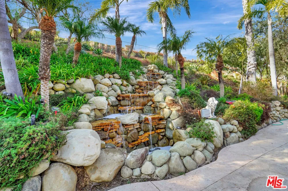 27425 Calicut Road Malibu, CA 90265