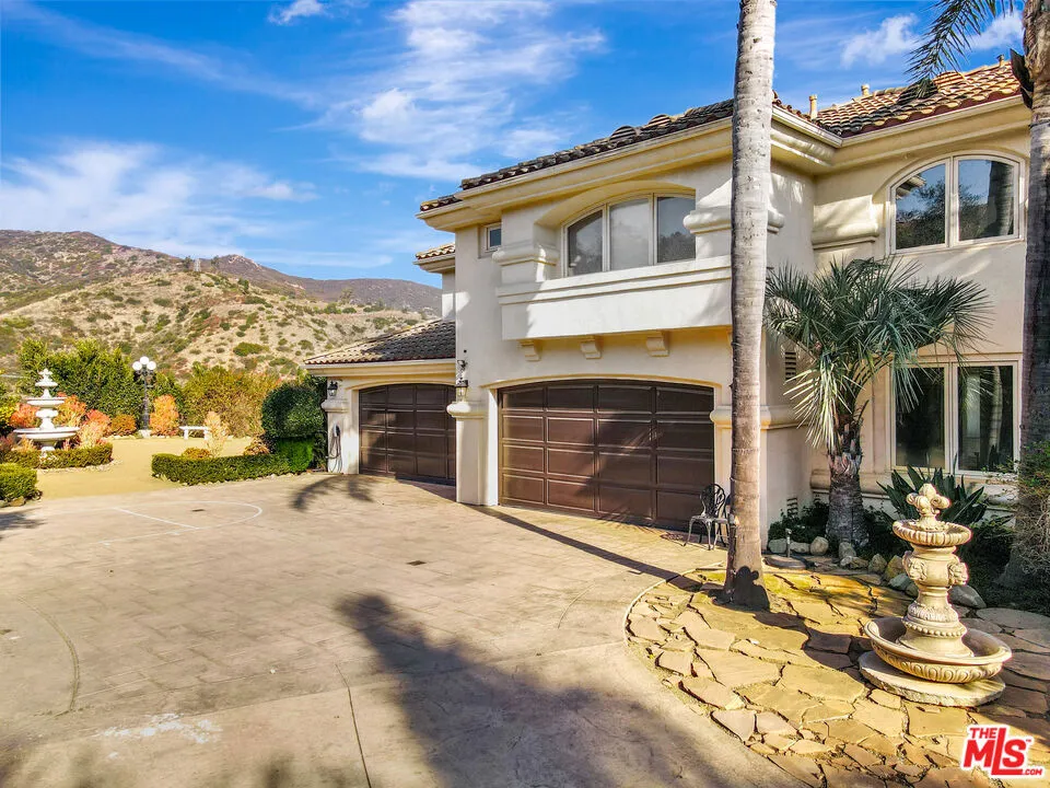 27425 Calicut Road Malibu, CA 90265