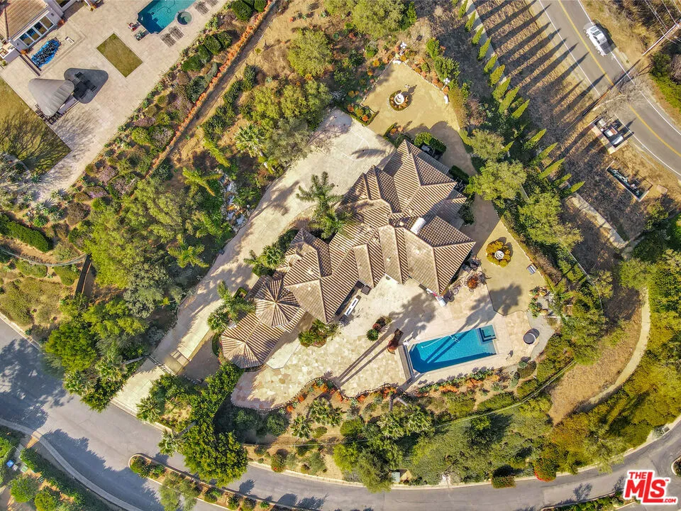 27425 Calicut Road Malibu, CA 90265
