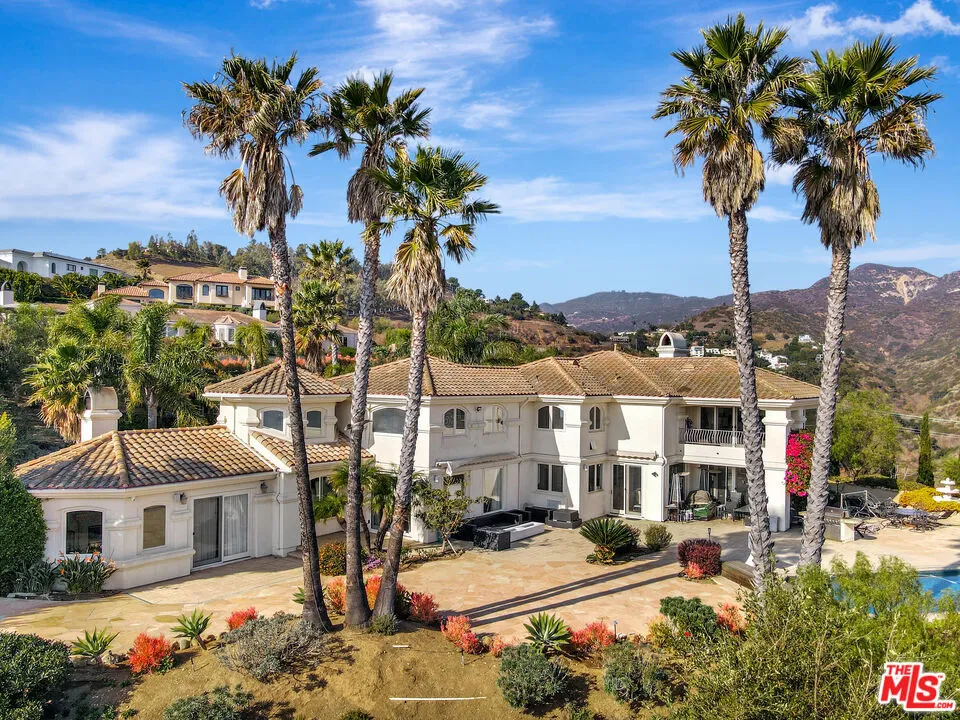 27425 Calicut Road Malibu, CA 90265
