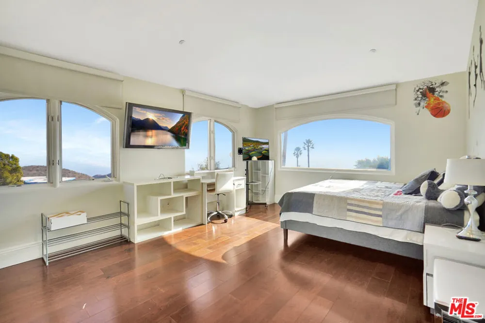 27425 Calicut Road Malibu, CA 90265