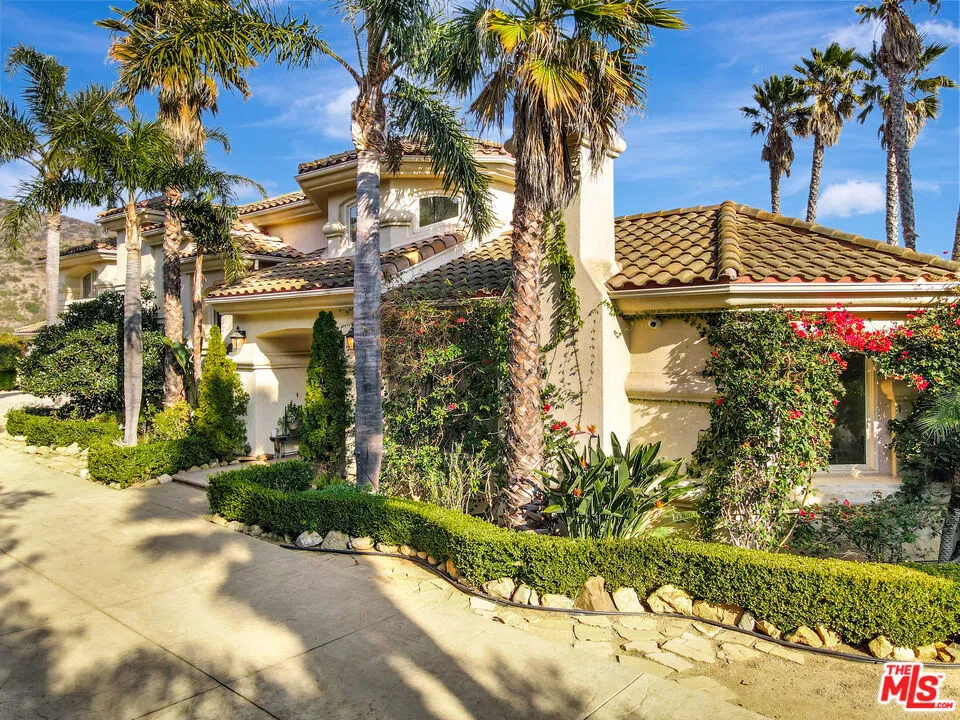 27425 Calicut Road Malibu, CA 90265