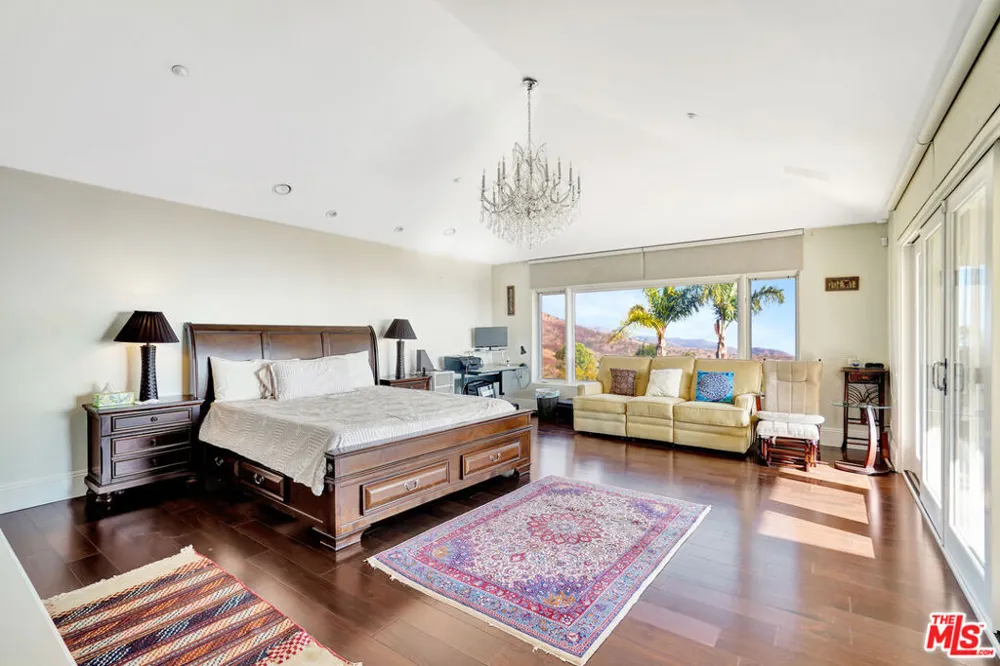 27425 Calicut Road Malibu, CA 90265