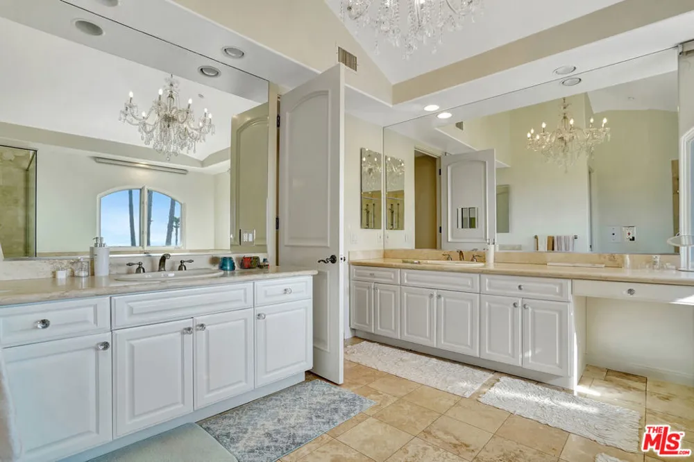 27425 Calicut Road Malibu, CA 90265