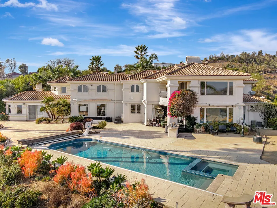 27425 Calicut Road Malibu, CA 90265