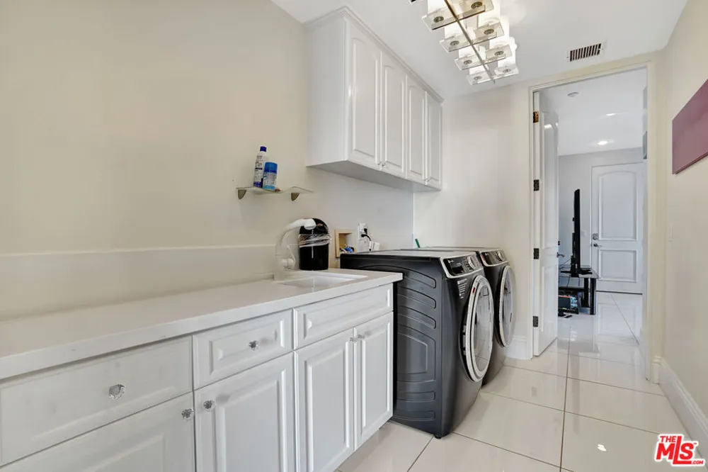 27425 Calicut Road Malibu, CA 90265