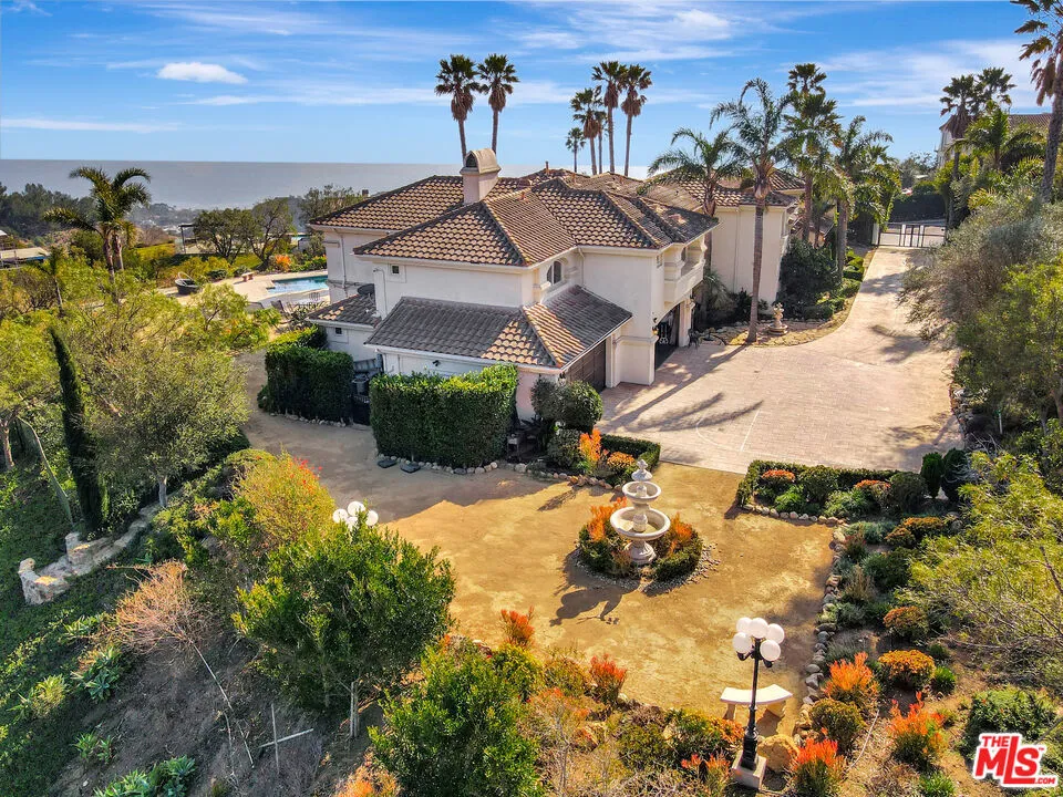 27425 Calicut Road Malibu, CA 90265