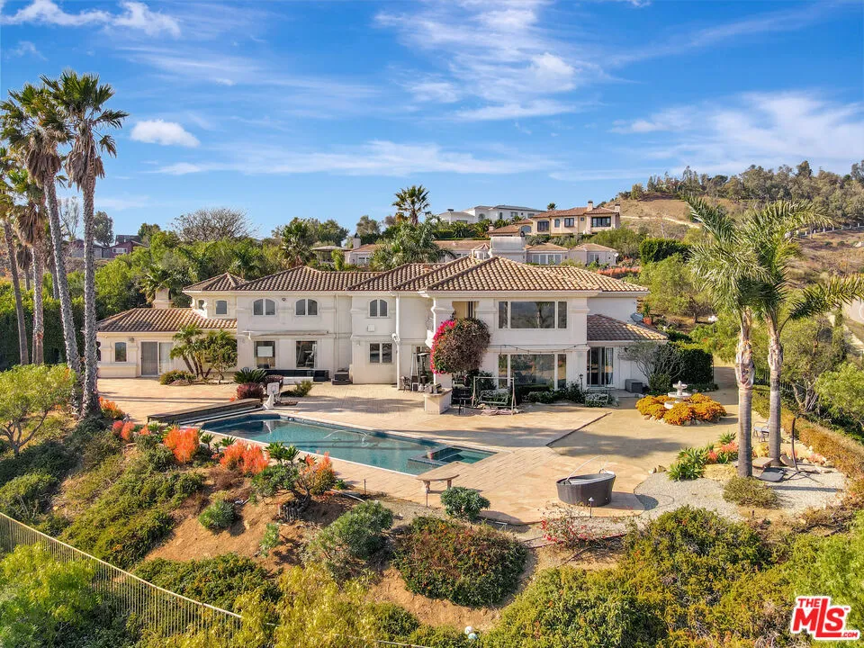 27425 Calicut Road Malibu, CA 90265