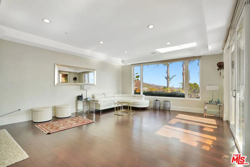 27425 Calicut Road Malibu, CA 90265