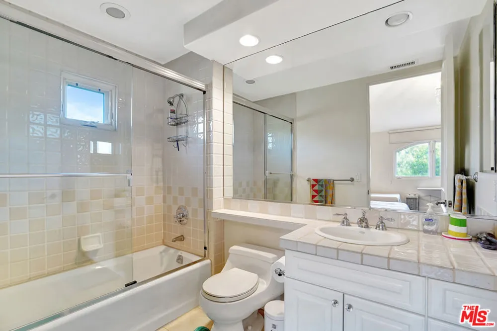 27425 Calicut Road Malibu, CA 90265
