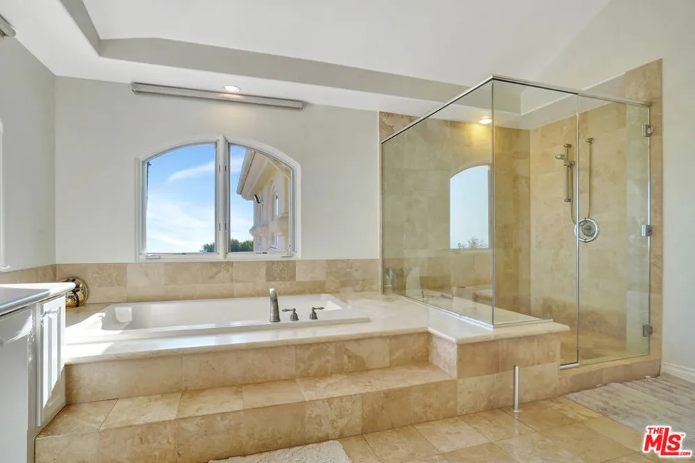 27425 Calicut Road Malibu, CA 90265