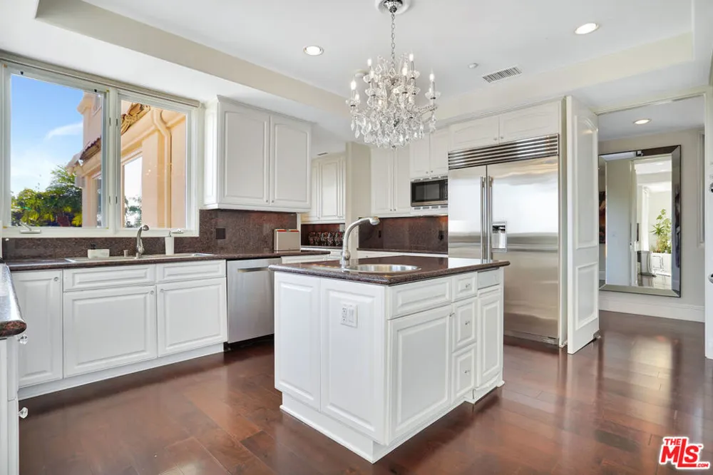 27425 Calicut Road Malibu, CA 90265