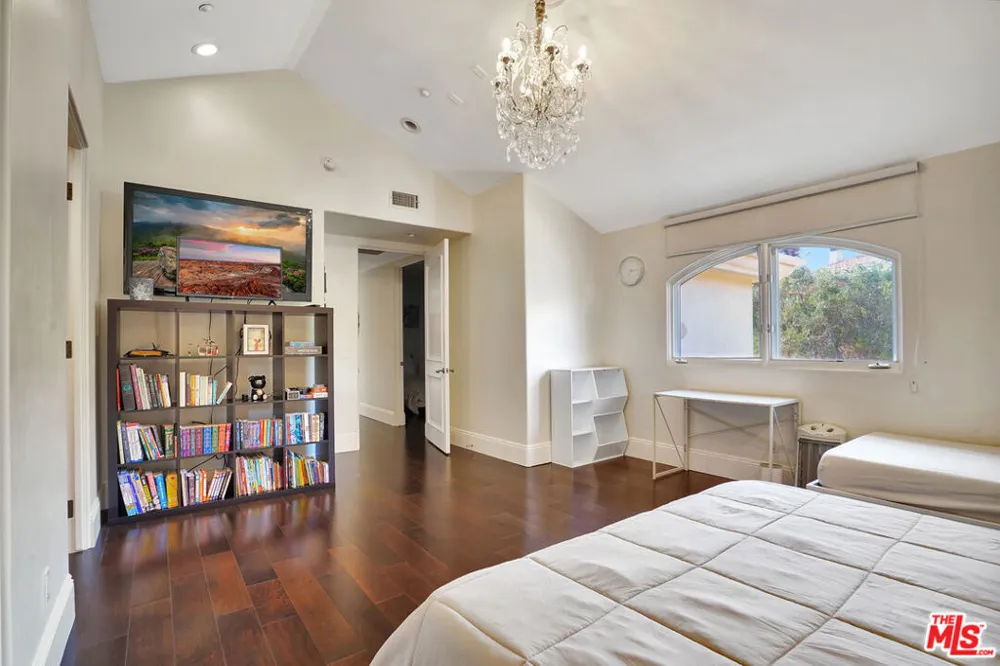27425 Calicut Road Malibu, CA 90265