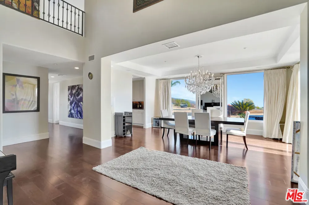 27425 Calicut Road Malibu, CA 90265