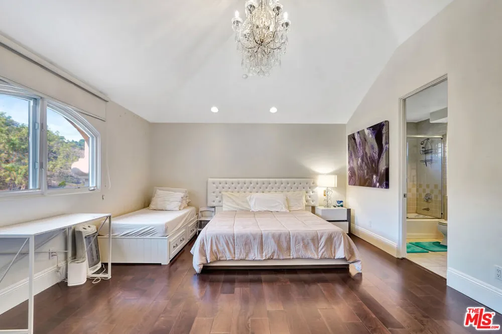 27425 Calicut Road Malibu, CA 90265