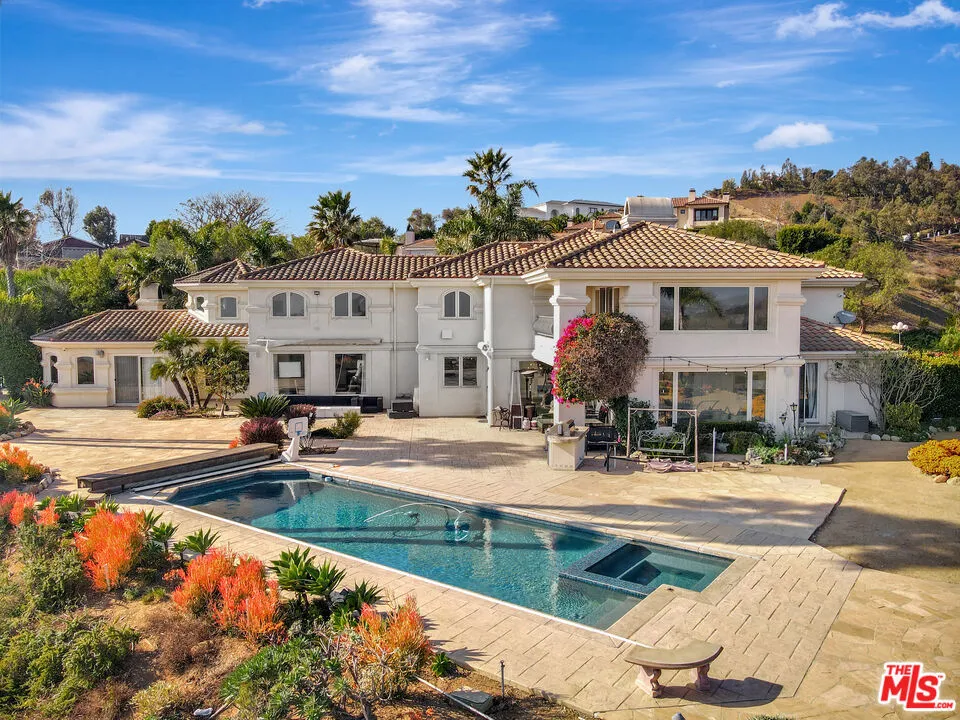 27425 Calicut Road Malibu, CA 90265