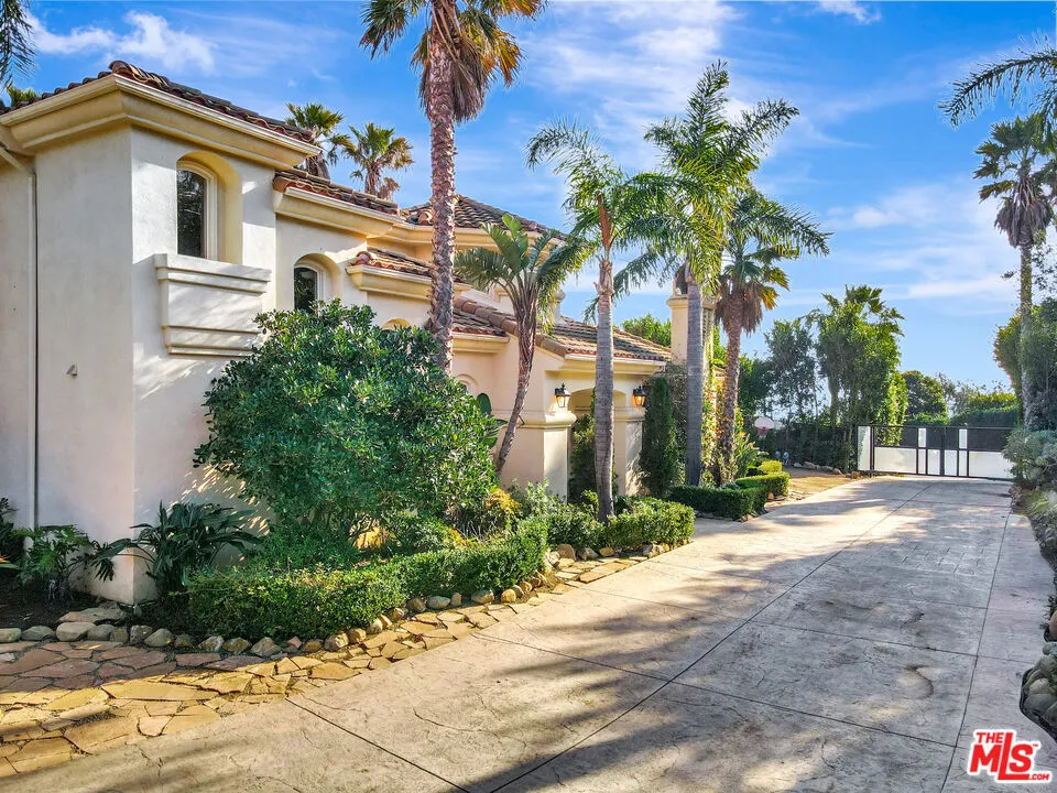 27425 Calicut Road Malibu, CA 90265