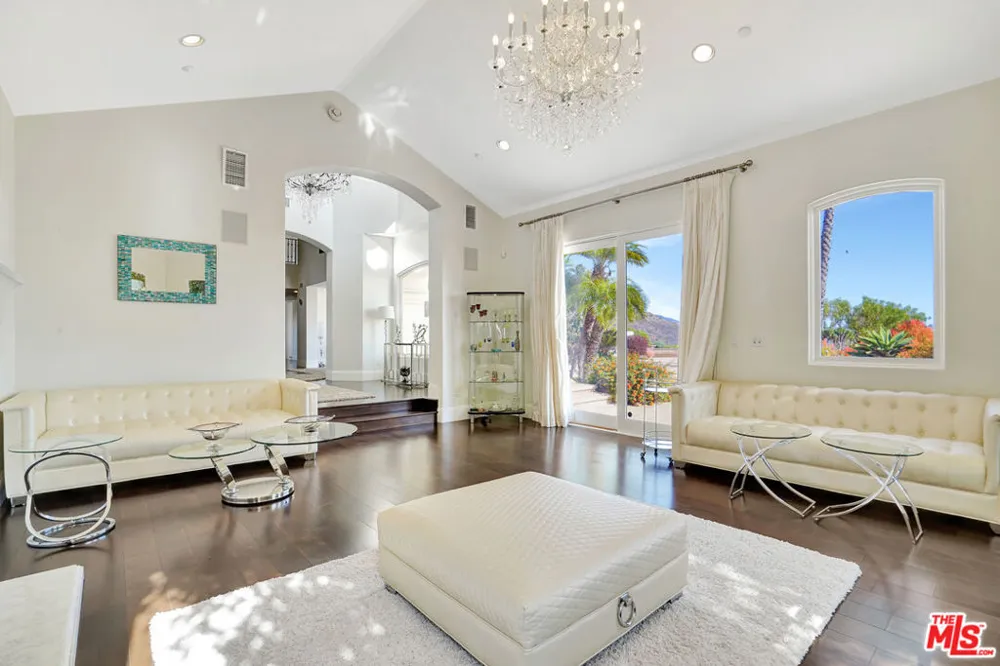27425 Calicut Road Malibu, CA 90265