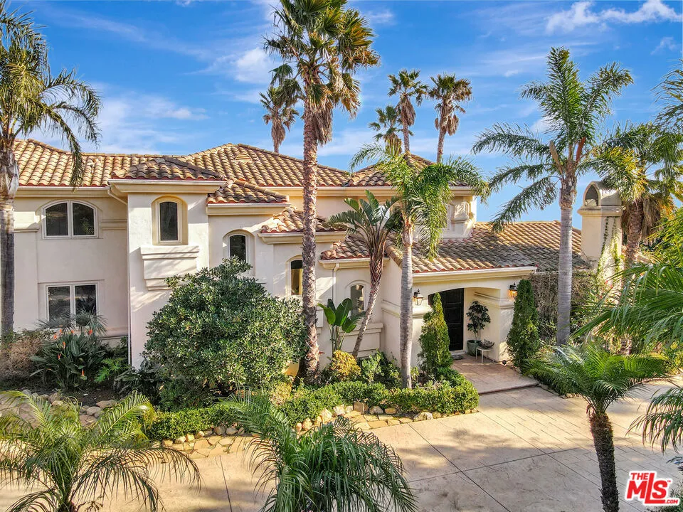 27425 Calicut Road Malibu, CA 90265