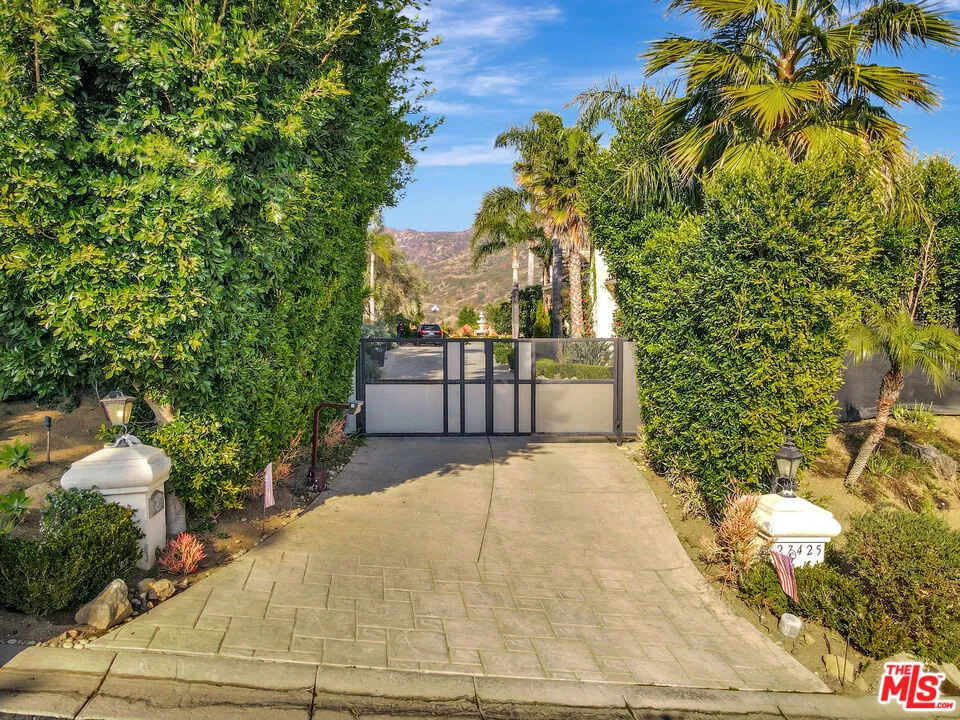 27425 Calicut Road Malibu, CA 90265